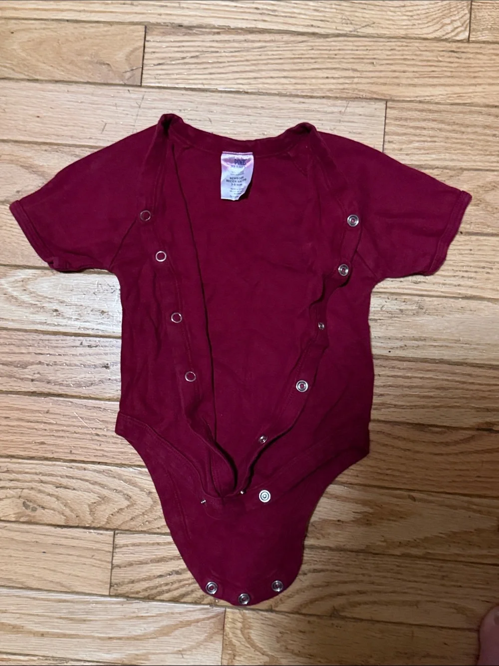 Maroon VT Official Virginia Tech Logo Infant Snap-Front Onesie Sz NB (3-6mos).